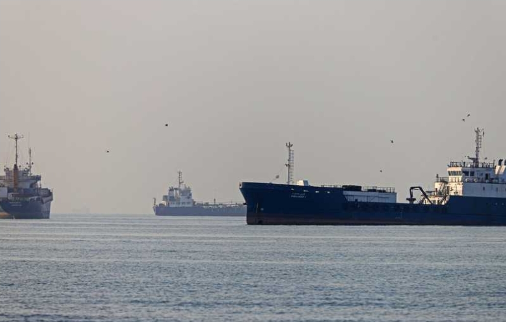 1783803548529-qunhip.jpg?token=eyJraWQiOiJzdG9yYWdlLXVybC1zaWduaW5nLWtleV80ODdmNjJkYy04ZWQ2LTQ3NWItOGQ2YS1jODJmYjg0NTY2MjIiLCJhbGciOiJIUzI1NiJ9.eyJ1cmwiOiJhcnRpY2xlLWltYWdlcy85YzNjZTA0MC1iYTZlLTRjNTgtYmNkZi1iZjI1ZWZlYzg1OWQvMTc4MzgwMzU0ODUyOS1xdW5oaXAuanBnIiwic2NvcGUiOiJkb3dubG9hZCIsImlhdCI6MTc4MzgwMzU1MCwiZXhwIjoxODE1MzM5NTUwfQ مبادرة عُمانية لتعزيز أمن الملاحة في مضيق هرمز: نحو ممرات بحرية أكثر أماناً